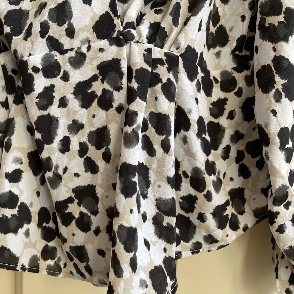Cabi The Tastemaker Rosette Blouse in Leopard Print 5898 - Picture 5 of 10